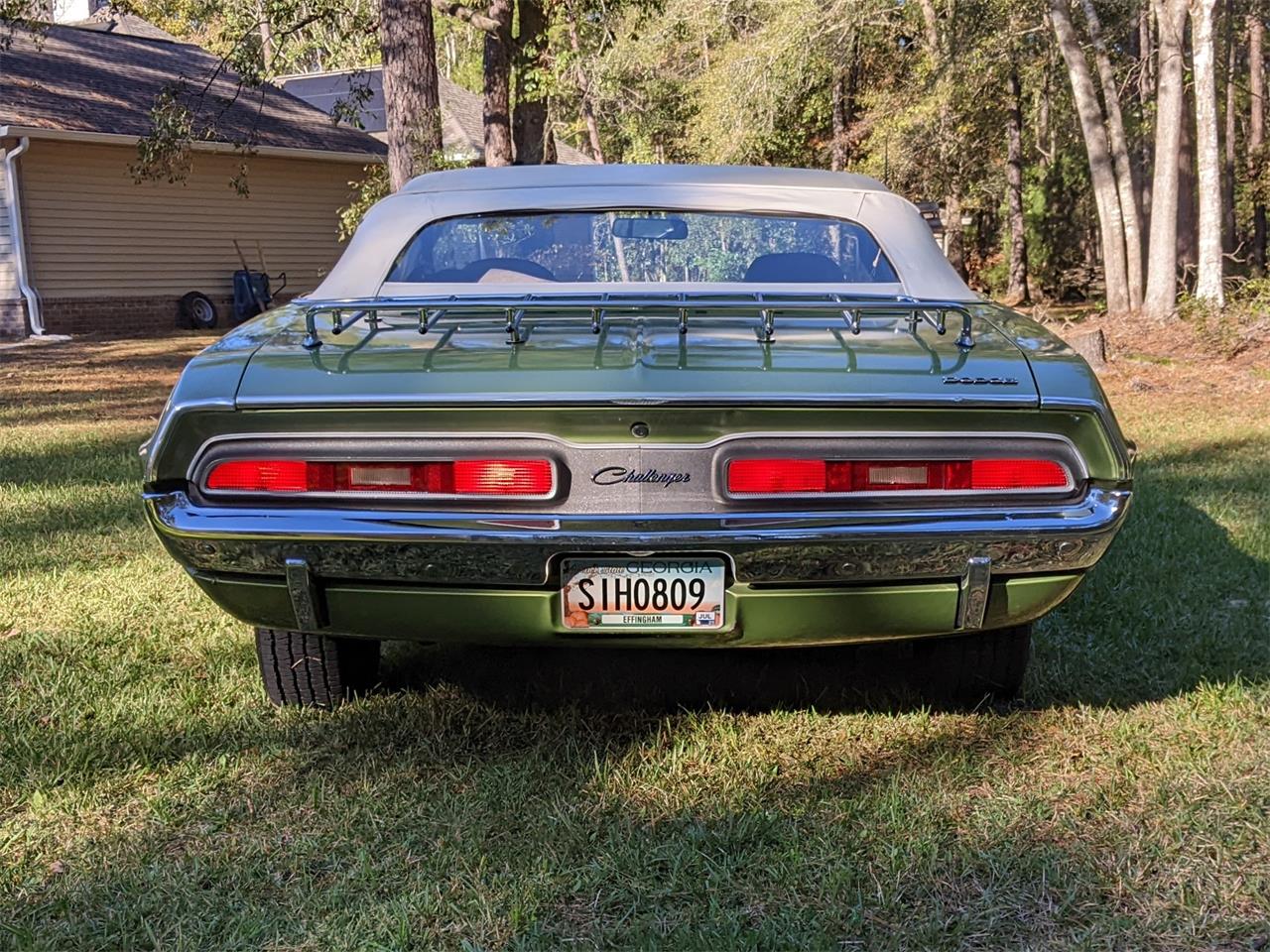 Dodge-Challenger-1971-Metallic-Green-Brown-24