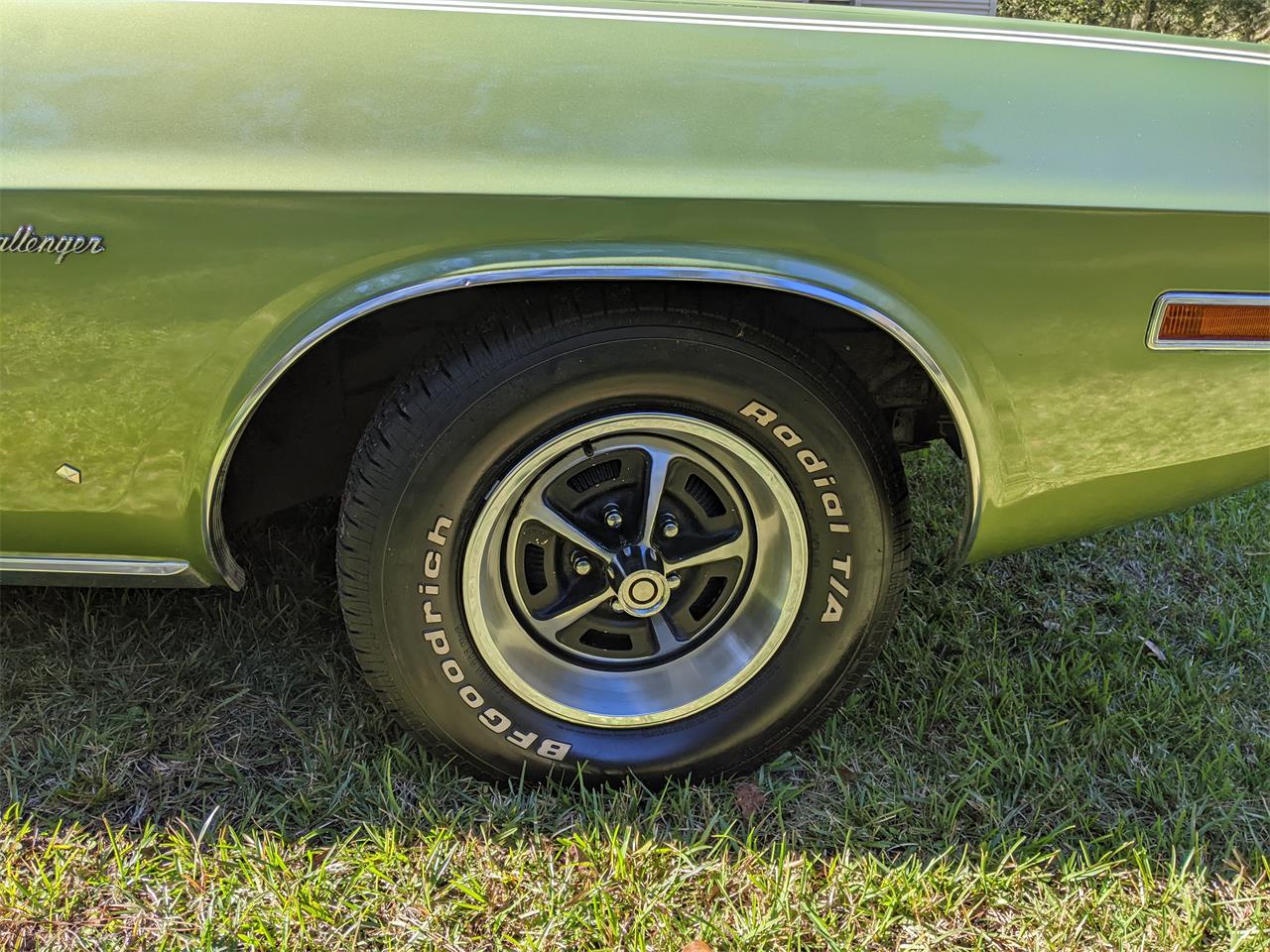 Dodge-Challenger-1971-Metallic-Green-Brown-37