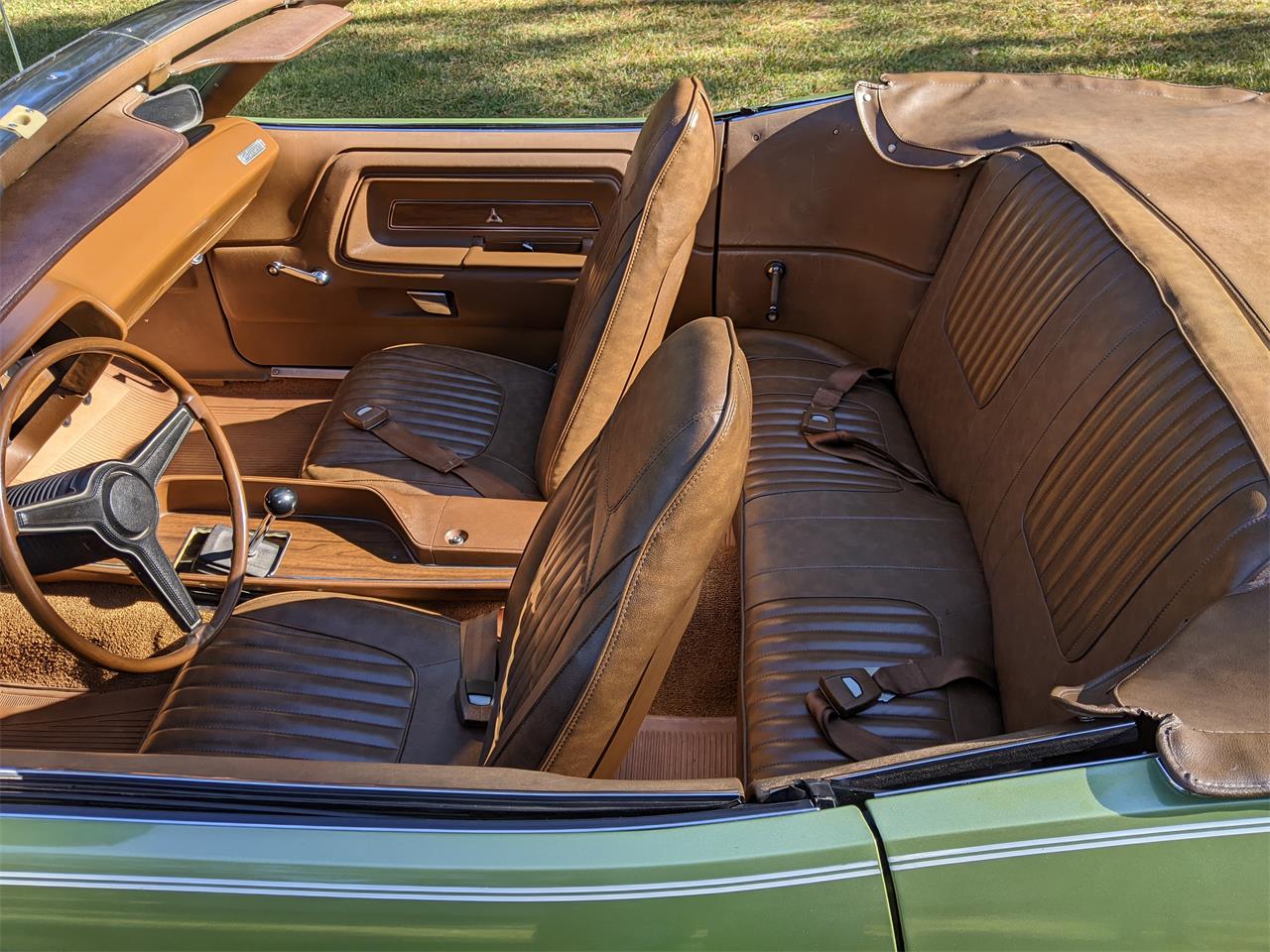 Dodge-Challenger-1971-Metallic-Green-Brown-45