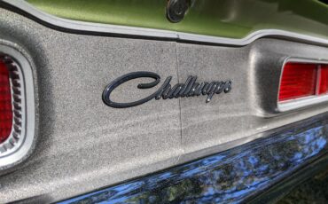 Dodge-Challenger-1971-Metallic-Green-Brown-77