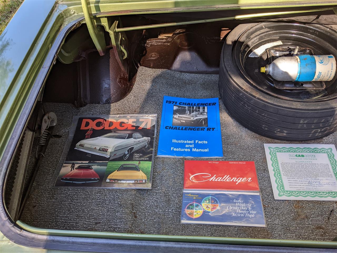 Dodge-Challenger-1971-Metallic-Green-Brown-78