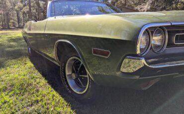 Dodge-Challenger-1971-Metallic-Green-Brown-8