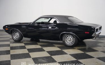 Dodge-Challenger-1972-Coupe-10