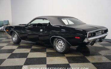 Dodge-Challenger-1972-Coupe-11