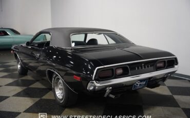 Dodge-Challenger-1972-Coupe-12