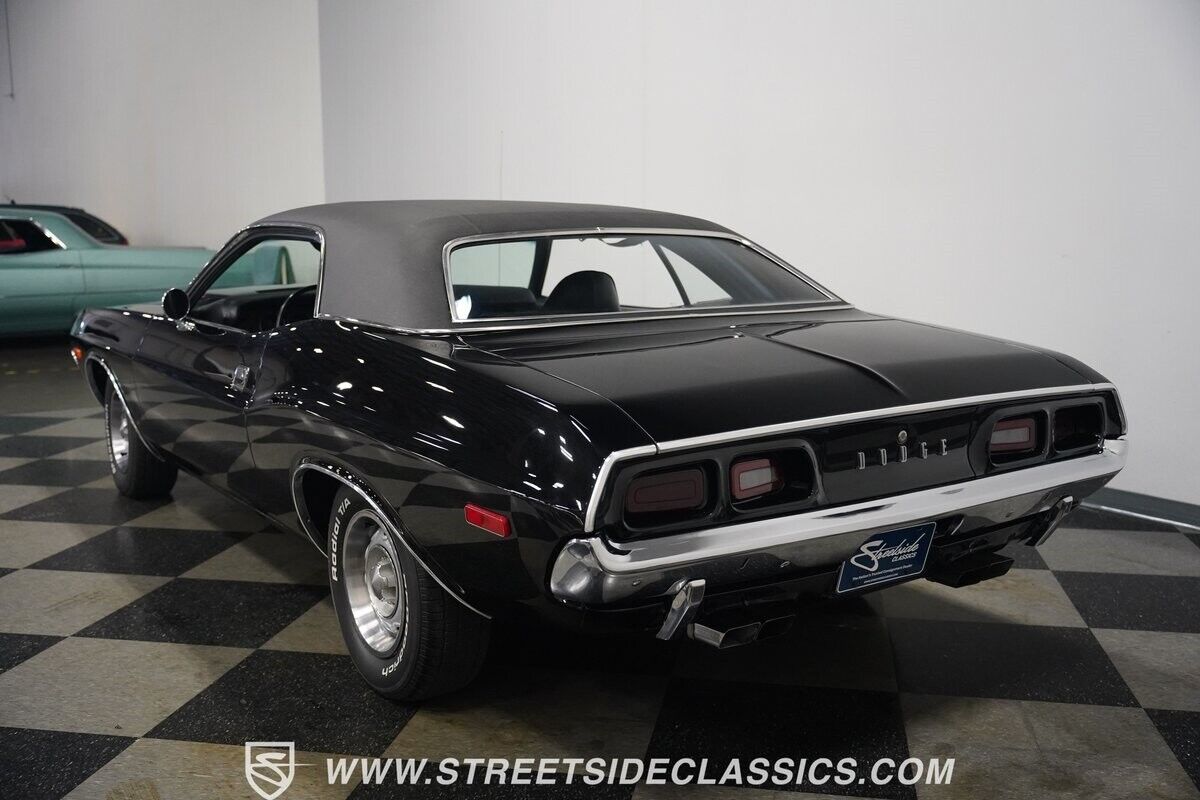 Dodge-Challenger-1972-Coupe-12