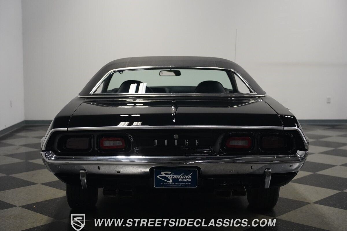 Dodge-Challenger-1972-Coupe-13