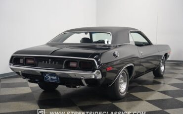 Dodge-Challenger-1972-Coupe-14