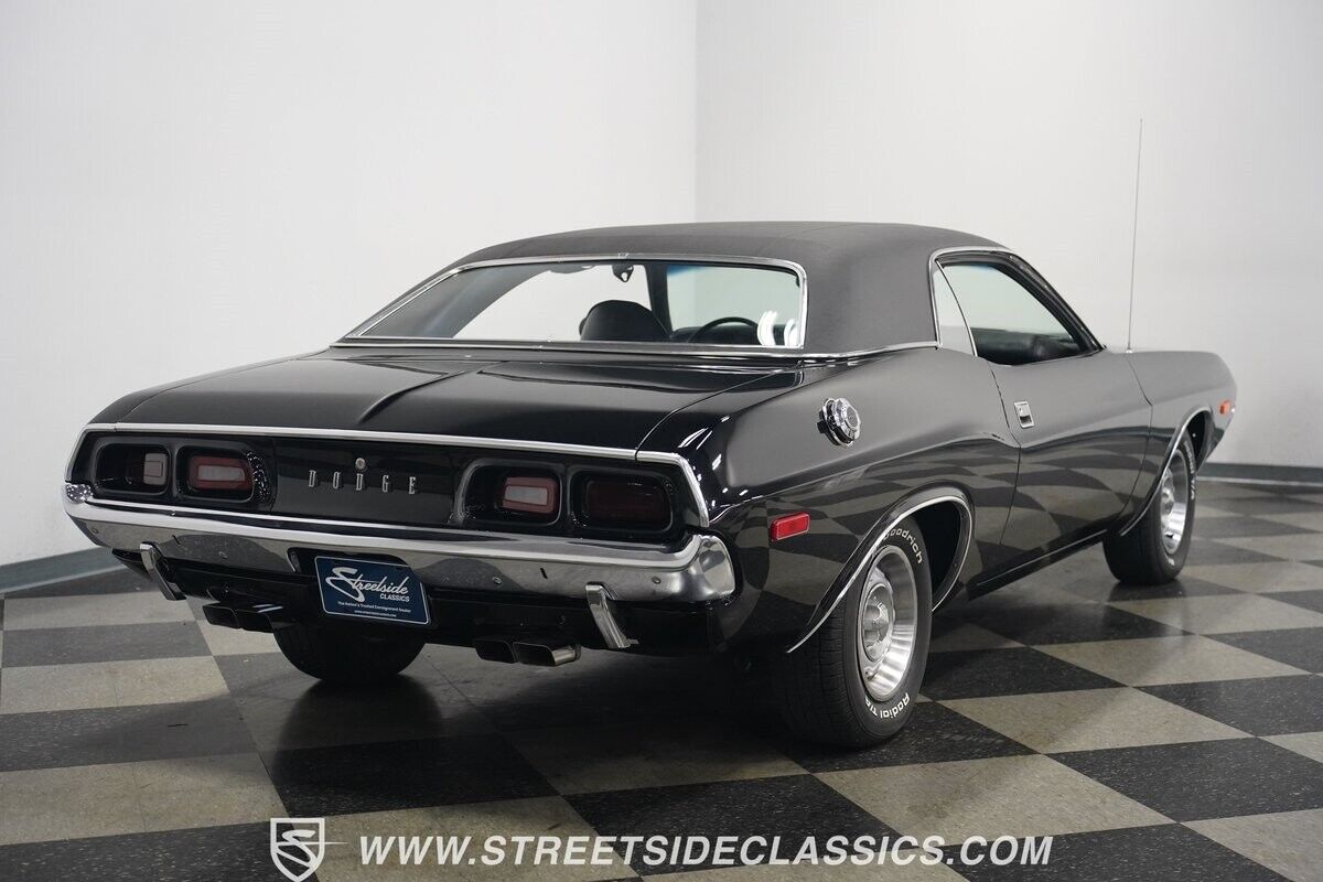 Dodge-Challenger-1972-Coupe-14