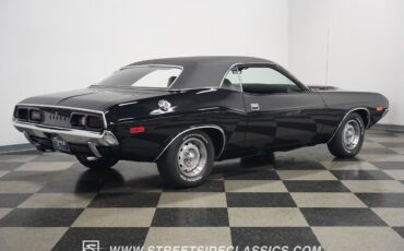 Dodge-Challenger-1972-Coupe-15