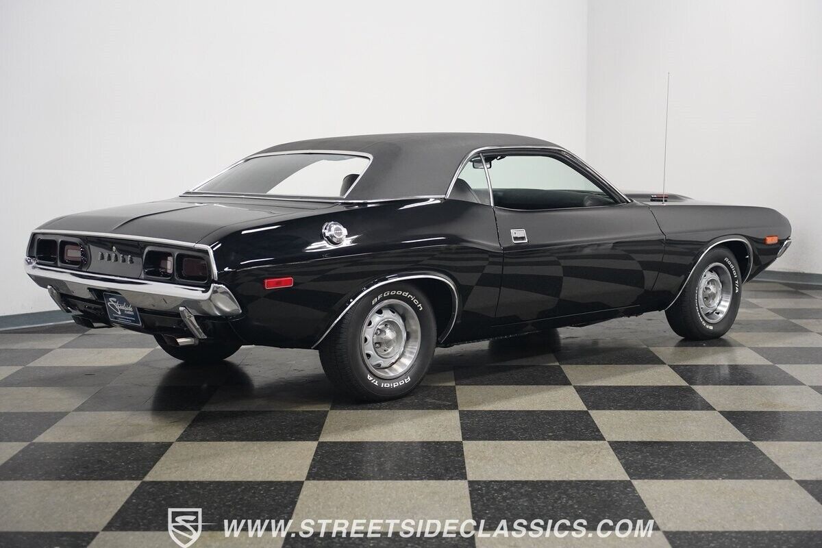 Dodge-Challenger-1972-Coupe-15