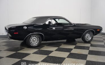 Dodge-Challenger-1972-Coupe-16
