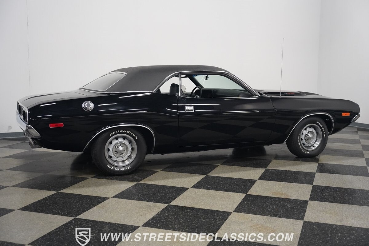 Dodge-Challenger-1972-Coupe-16