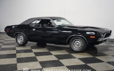 Dodge-Challenger-1972-Coupe-18
