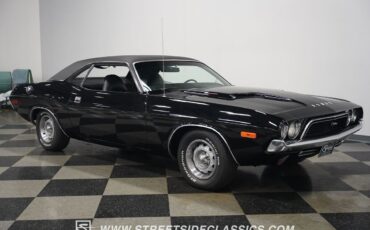 Dodge-Challenger-1972-Coupe-19