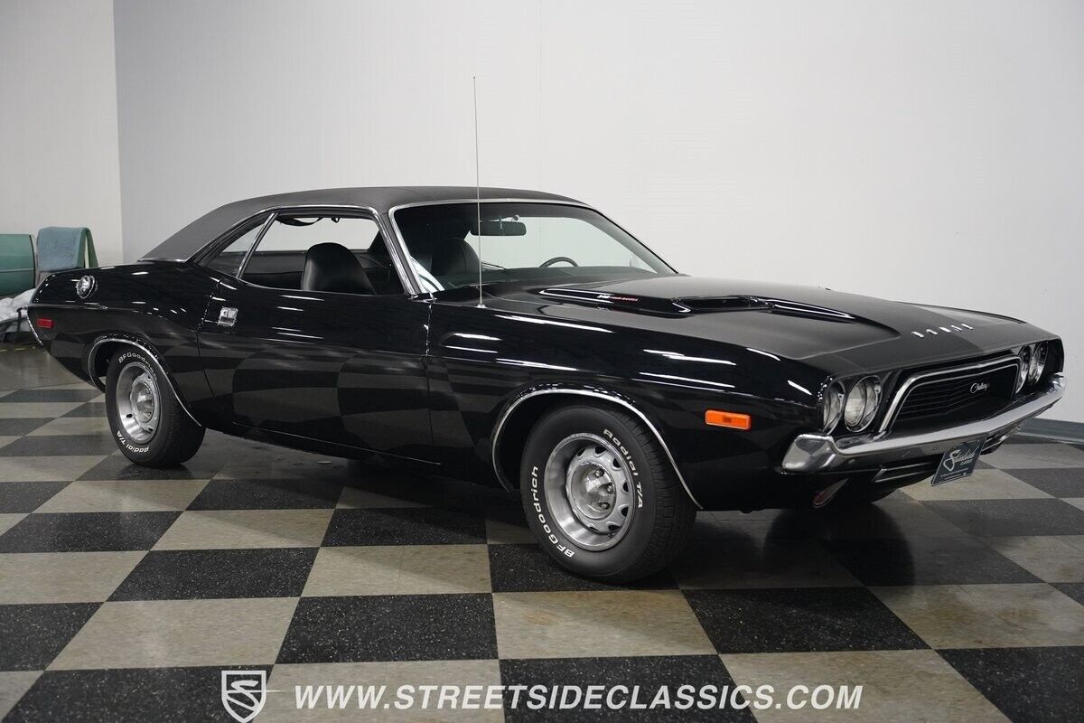 Dodge-Challenger-1972-Coupe-19
