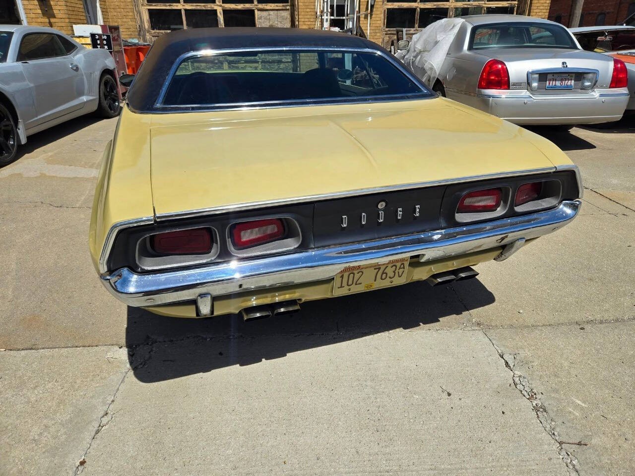 Dodge-Challenger-1972-Coupe-2