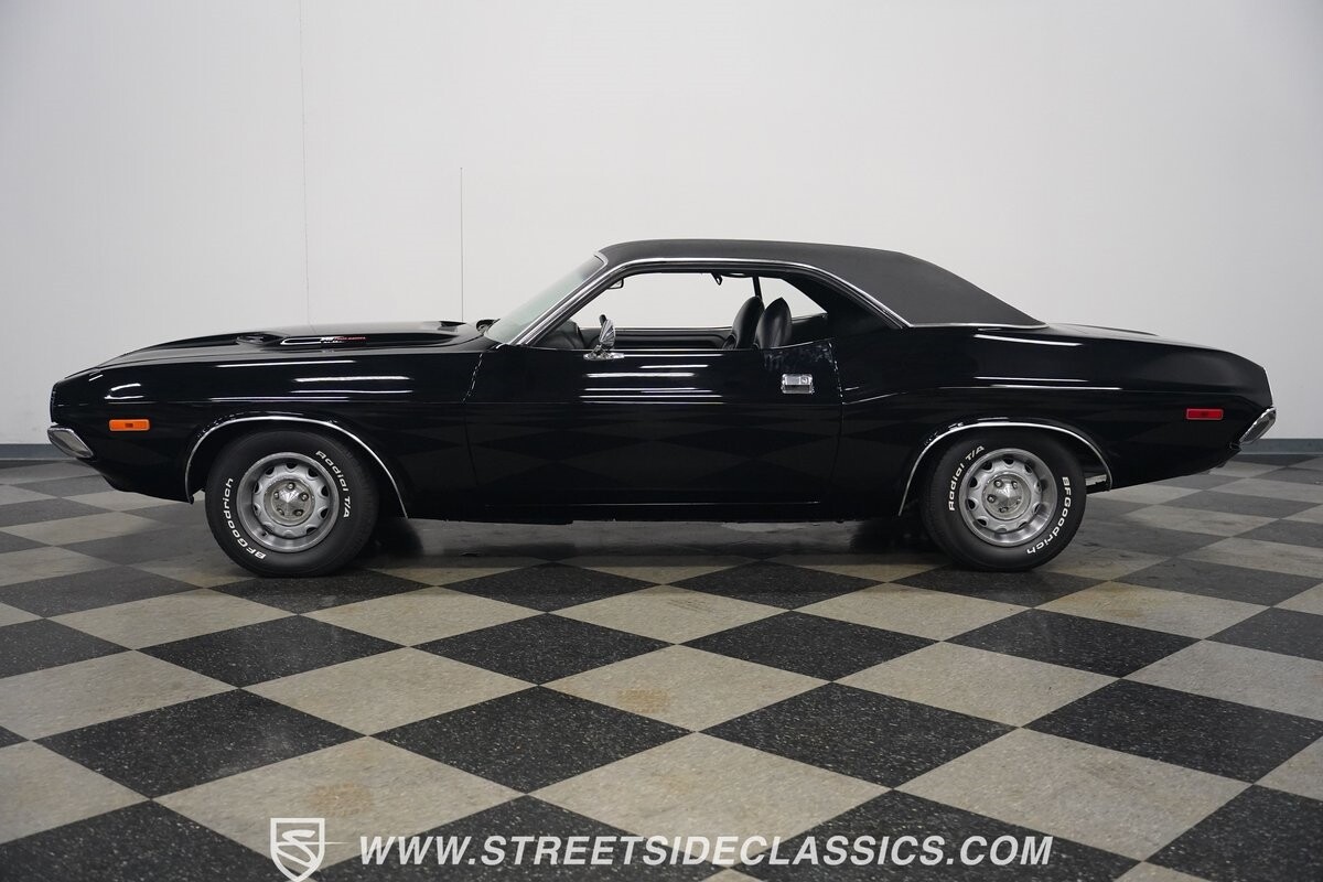 Dodge-Challenger-1972-Coupe-2