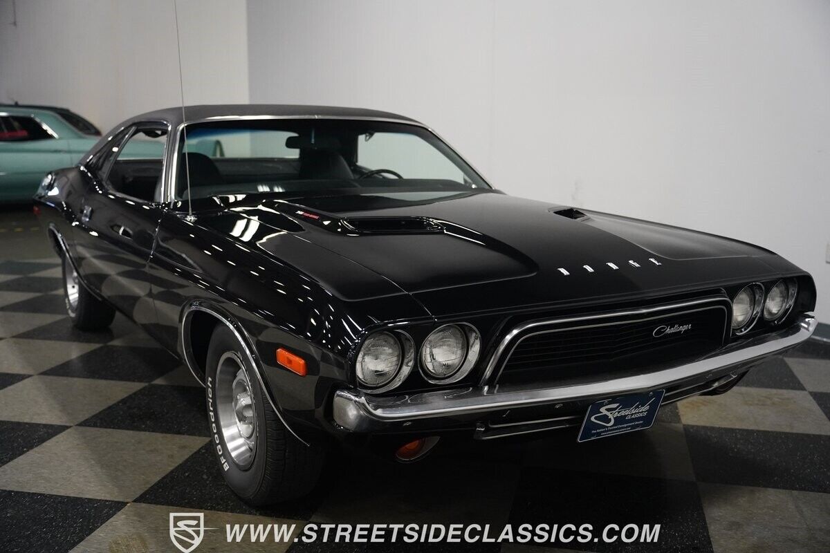 Dodge-Challenger-1972-Coupe-20