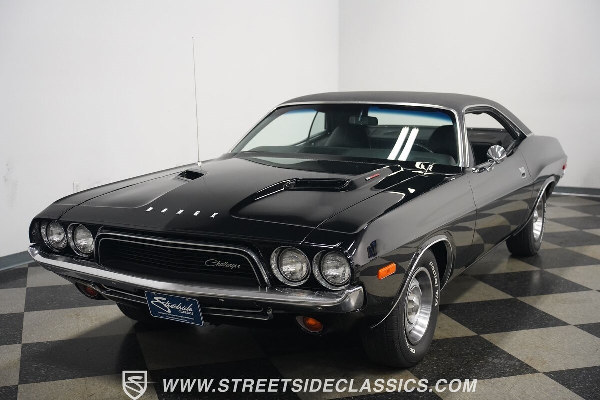 Dodge-Challenger-1972-Coupe-22