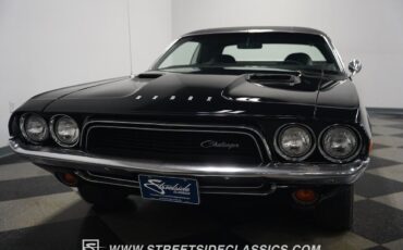 Dodge-Challenger-1972-Coupe-23