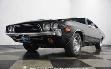 Dodge-Challenger-1972-Coupe-24