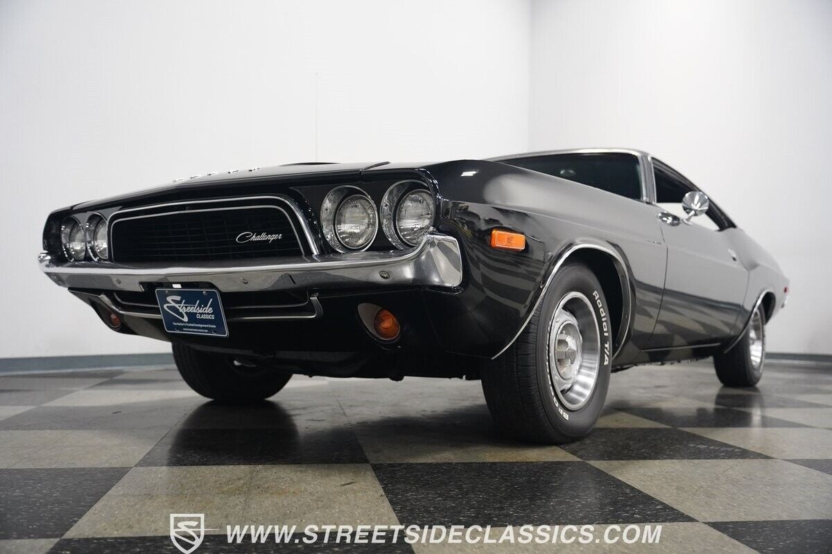 Dodge-Challenger-1972-Coupe-24