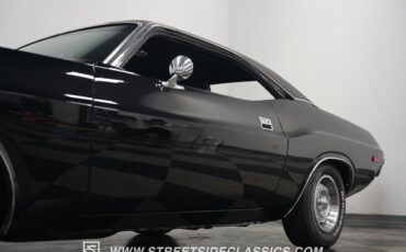 Dodge-Challenger-1972-Coupe-25