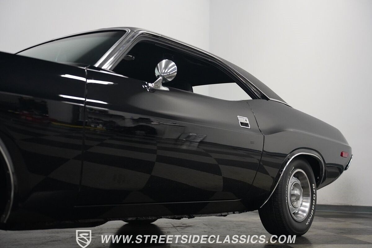 Dodge-Challenger-1972-Coupe-25