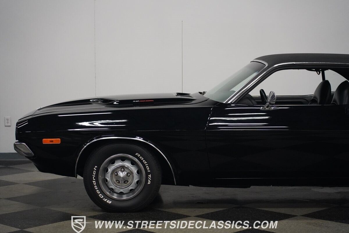Dodge-Challenger-1972-Coupe-26
