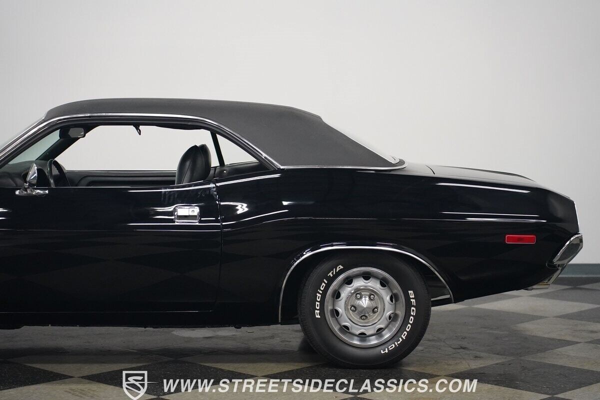 Dodge-Challenger-1972-Coupe-27