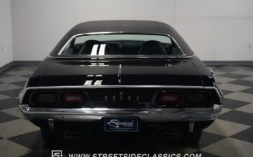 Dodge-Challenger-1972-Coupe-28