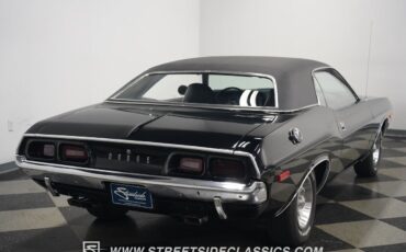 Dodge-Challenger-1972-Coupe-29