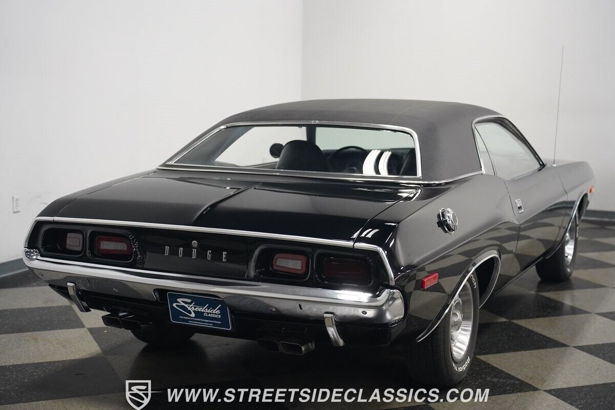 Dodge-Challenger-1972-Coupe-29