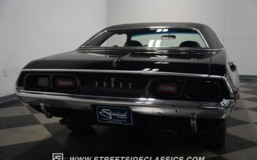 Dodge-Challenger-1972-Coupe-30