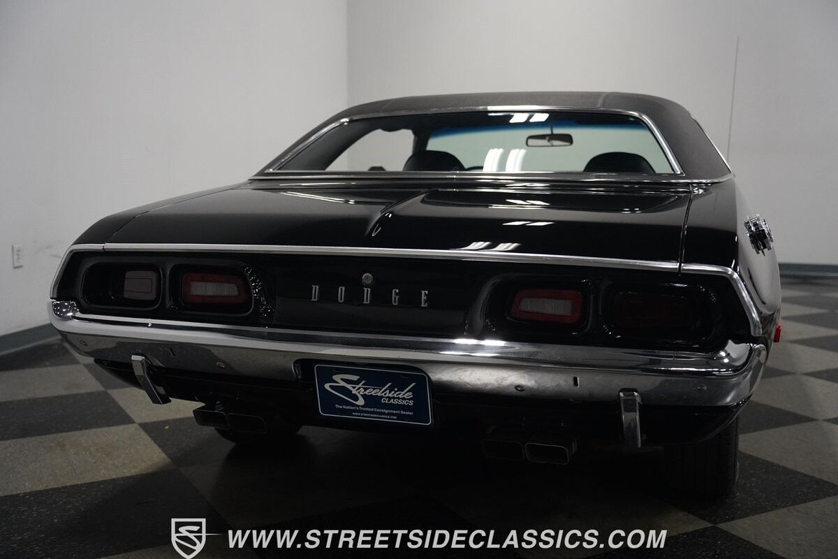 Dodge-Challenger-1972-Coupe-30