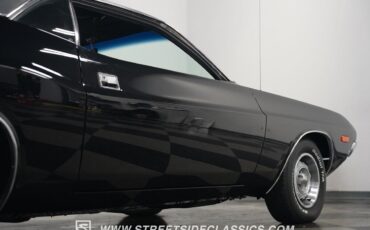 Dodge-Challenger-1972-Coupe-32