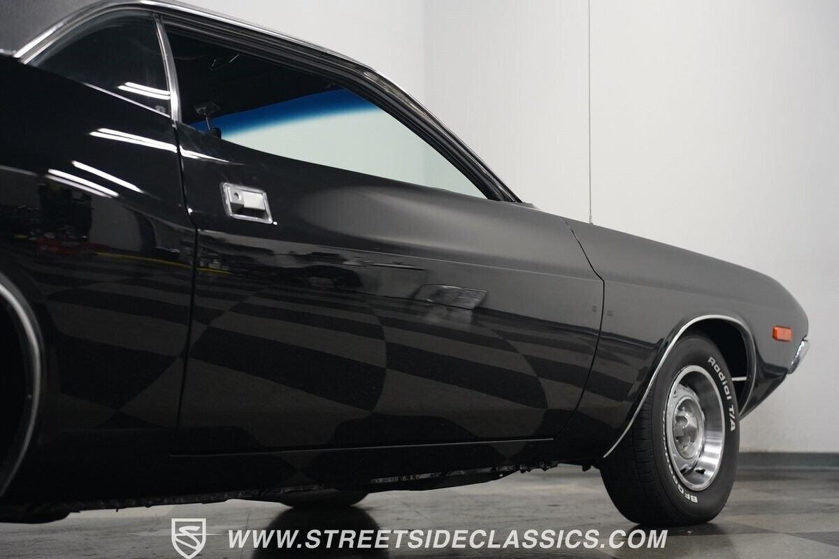 Dodge-Challenger-1972-Coupe-32