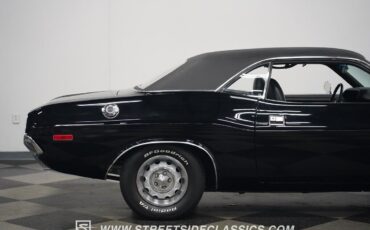Dodge-Challenger-1972-Coupe-33