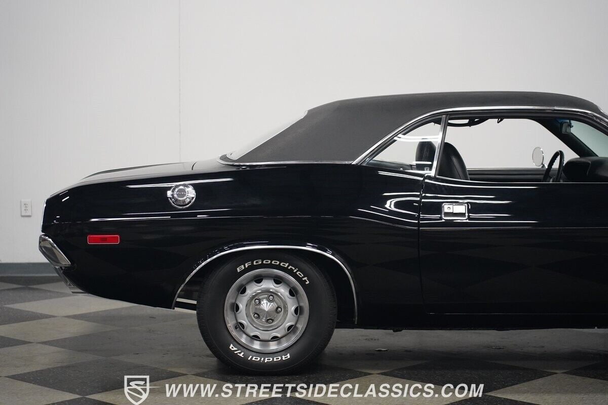 Dodge-Challenger-1972-Coupe-33