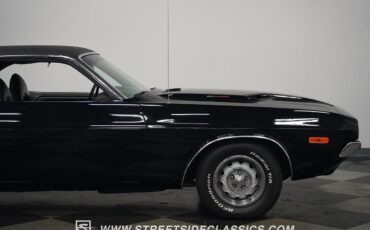 Dodge-Challenger-1972-Coupe-34
