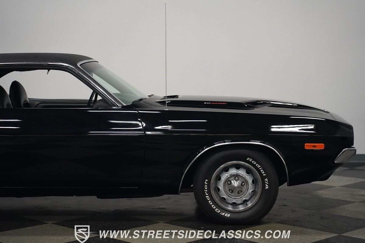 Dodge-Challenger-1972-Coupe-34