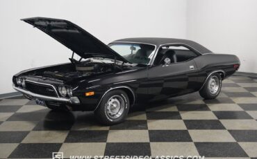Dodge-Challenger-1972-Coupe-35