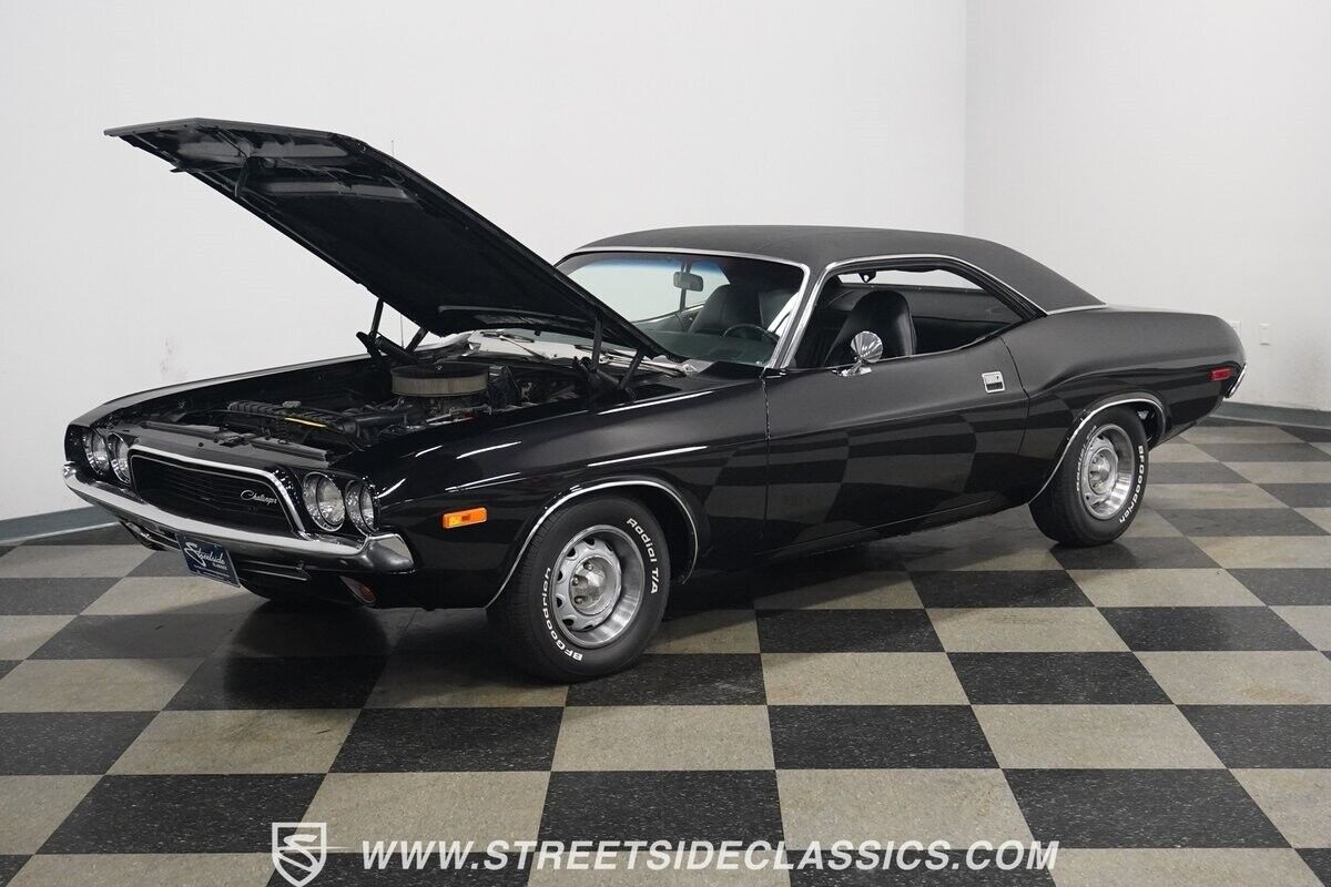 Dodge-Challenger-1972-Coupe-35