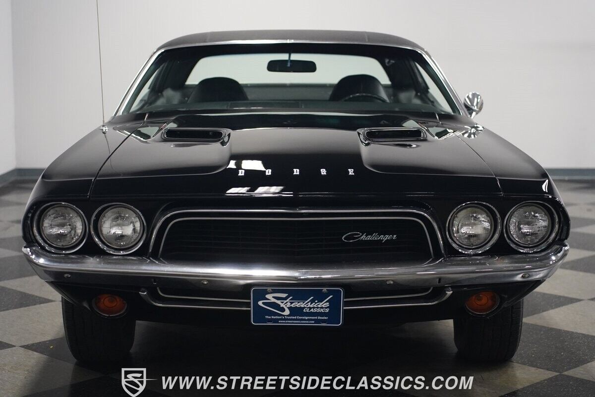 Dodge-Challenger-1972-Coupe-5