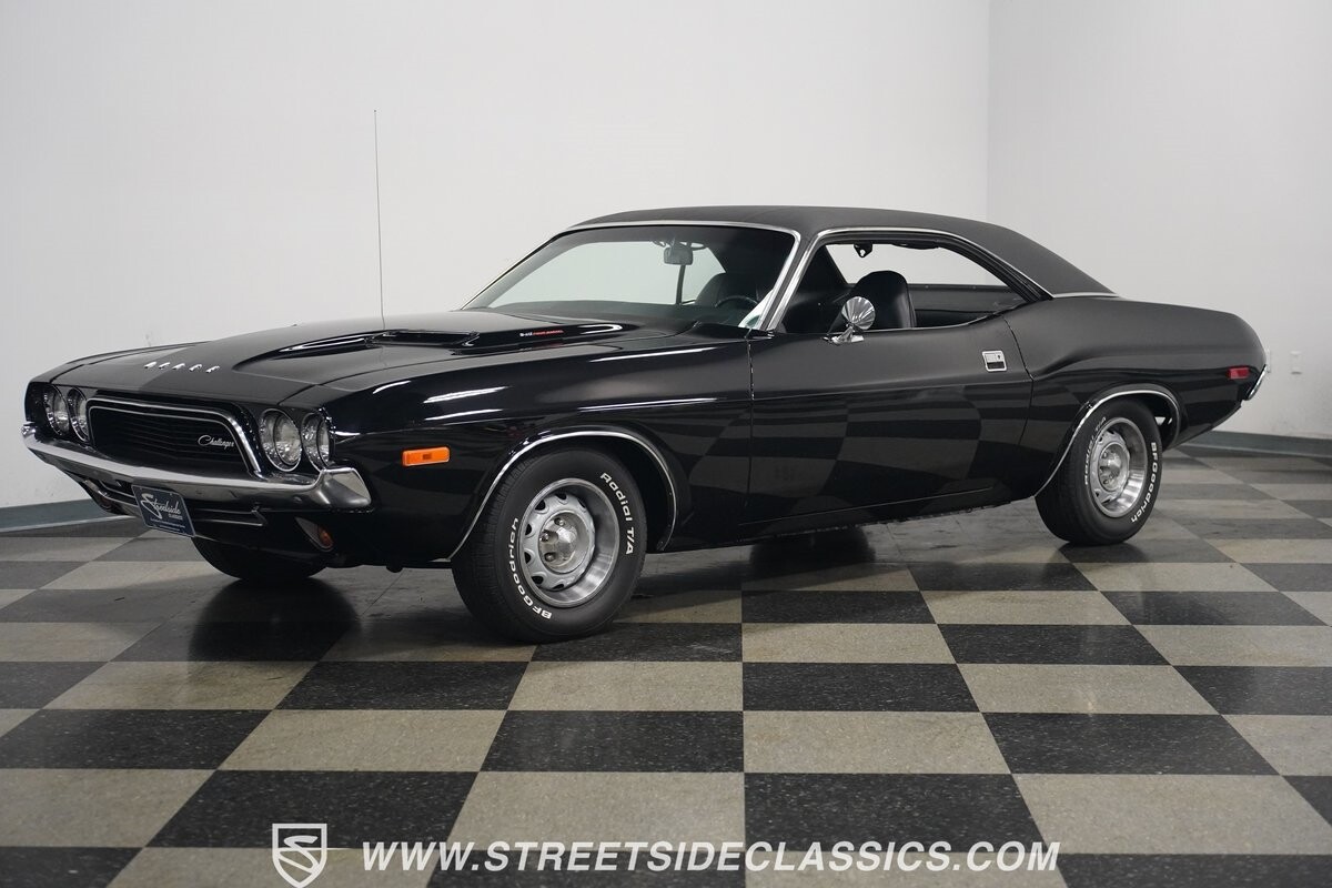Dodge-Challenger-1972-Coupe-7