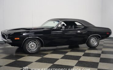 Dodge-Challenger-1972-Coupe-8