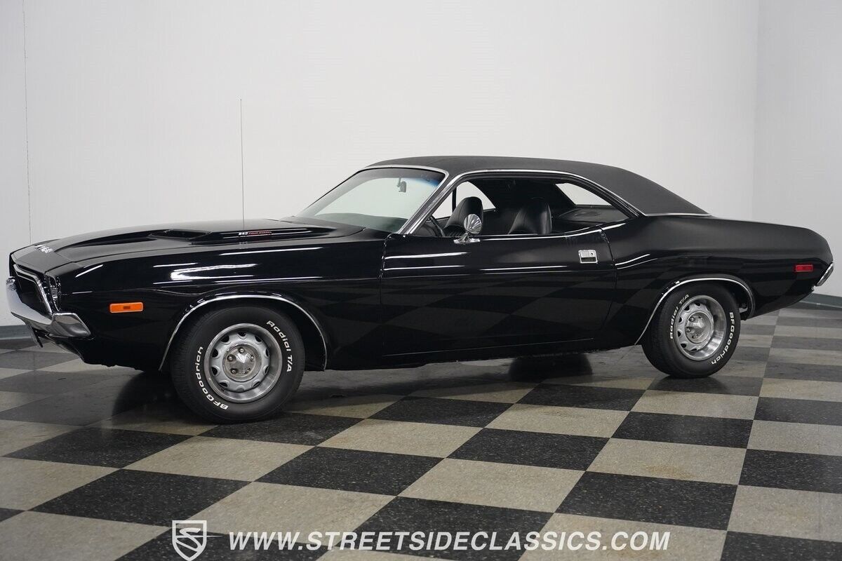 Dodge-Challenger-1972-Coupe-8