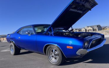Dodge-Challenger-1973-Blue-Whiteblack-3