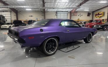 Dodge-Challenger-1973-Plum-Crazy-Black-15